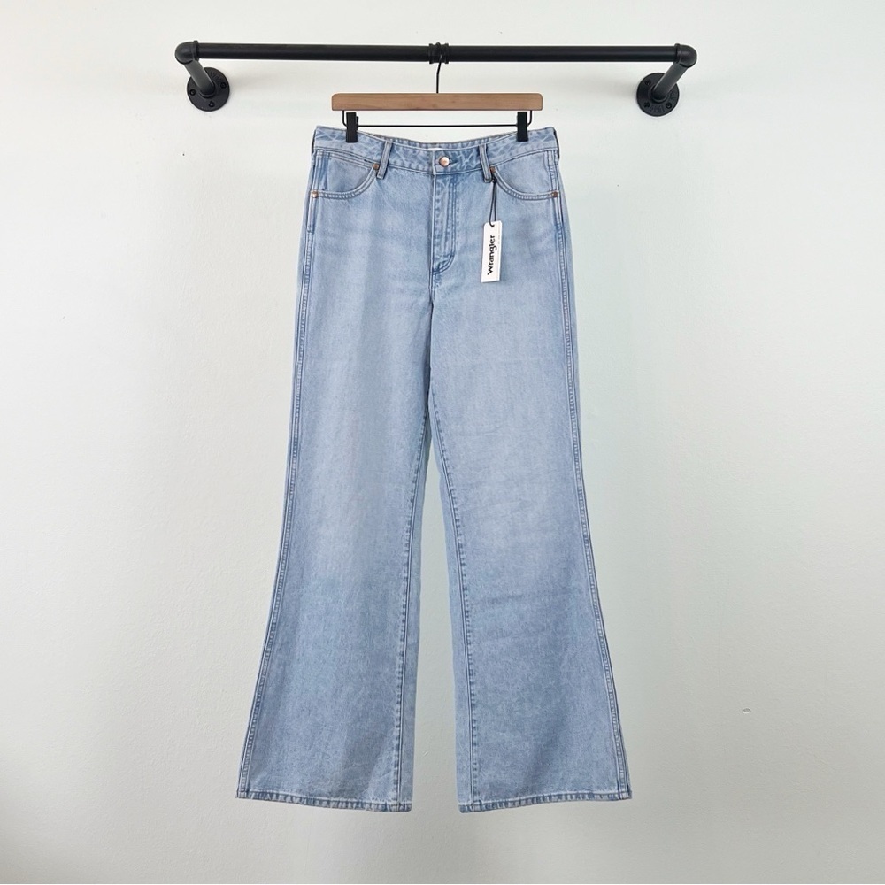 NWT Wrangler Bonnie 683 Loose Flare Jeans in Sonny Light Wash - Picture 3 of 8